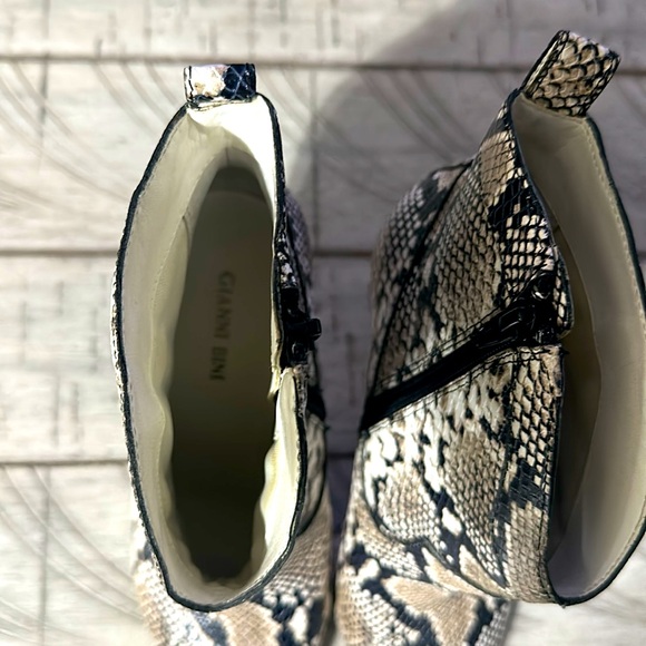 ♥️GIANNI BINI snakeskin leather heeled bootie - Picture 6 of 7